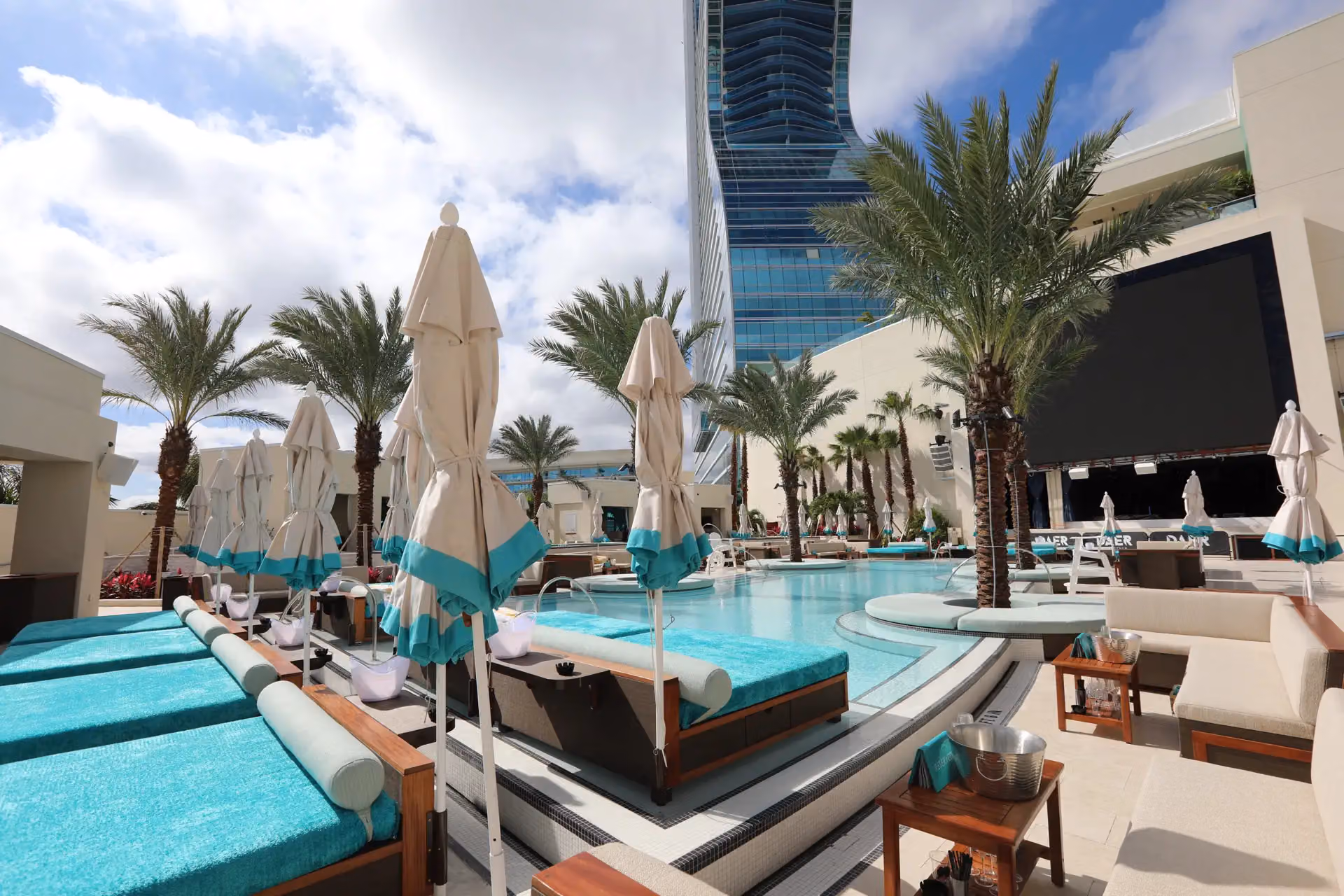 DAER Dayclub