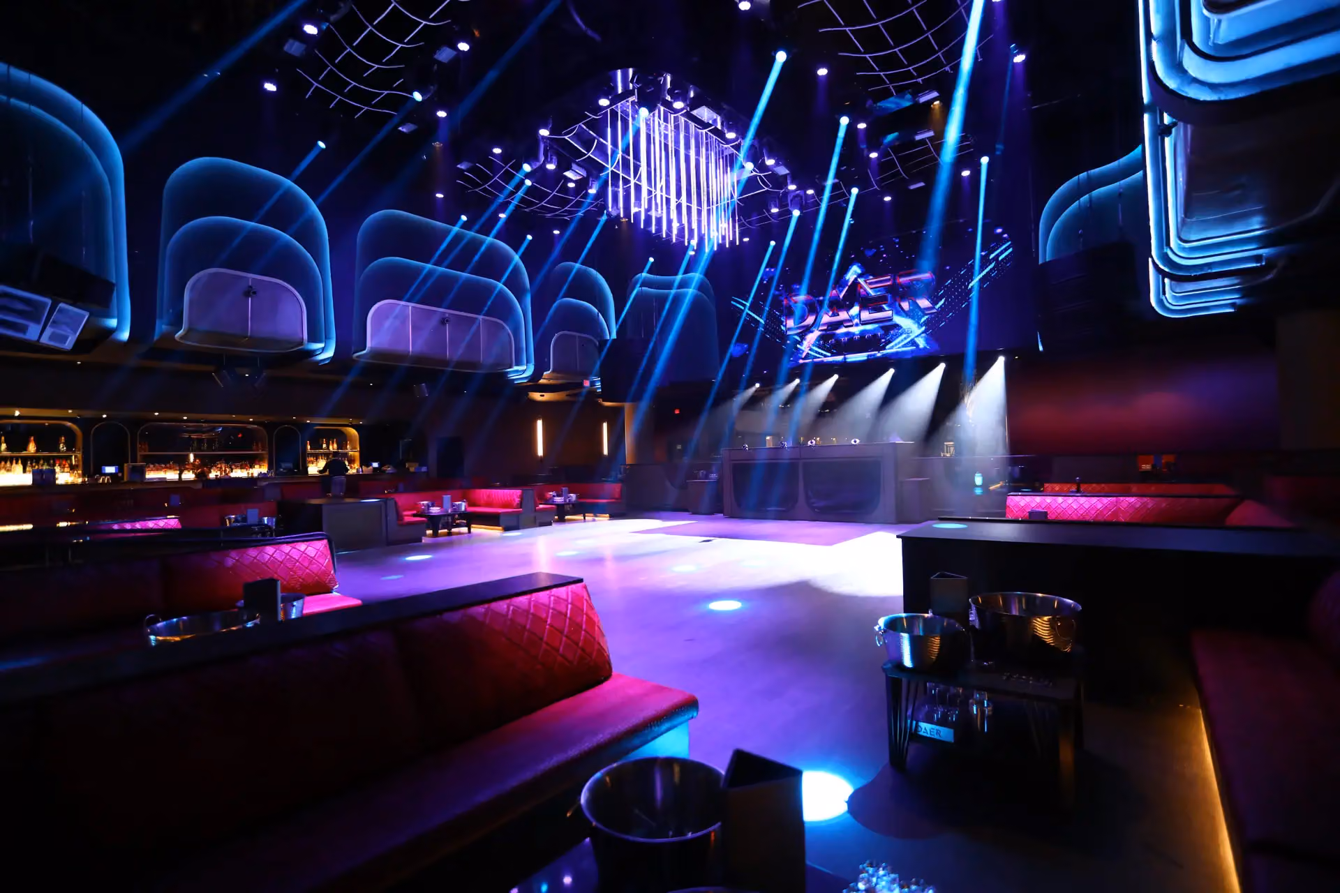 DAER Nightclub, the room